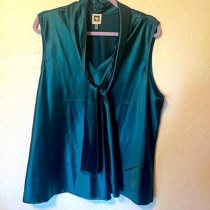 Women’s top, size XL